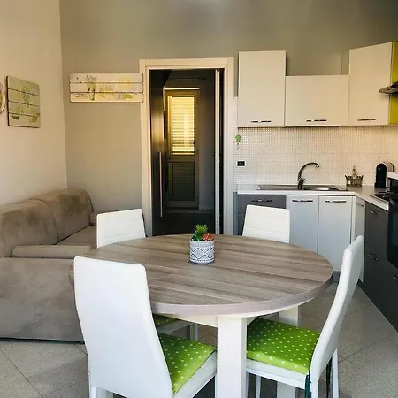 La Casa Di Alice è Un Bilocale Luminoso E Felice Appartement